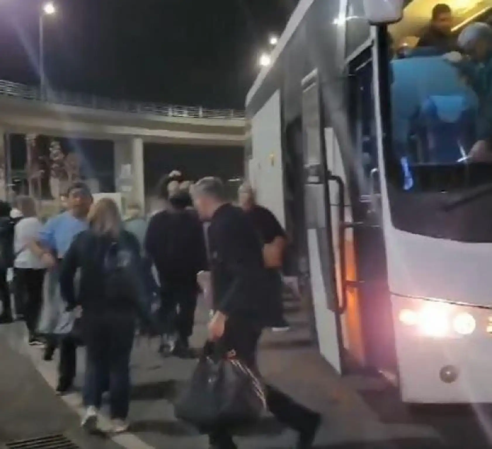 THY'nin İstanbul-Kayseri uçağı iniş yapamadı – Yolcular ile çalışanlar arasında gerginlik!