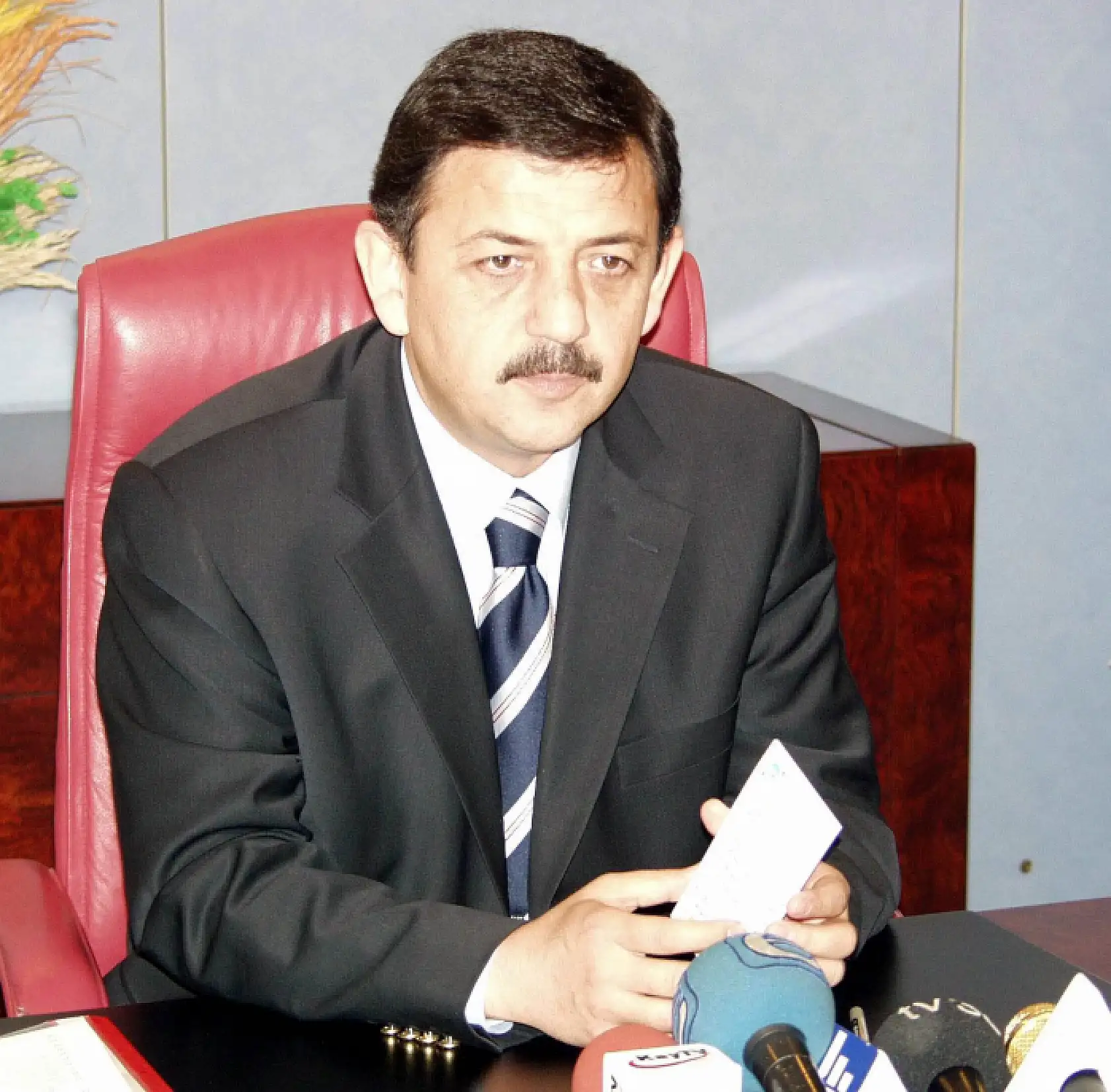 Mehmet Özhaseki siyasete geri mi dönüyor?