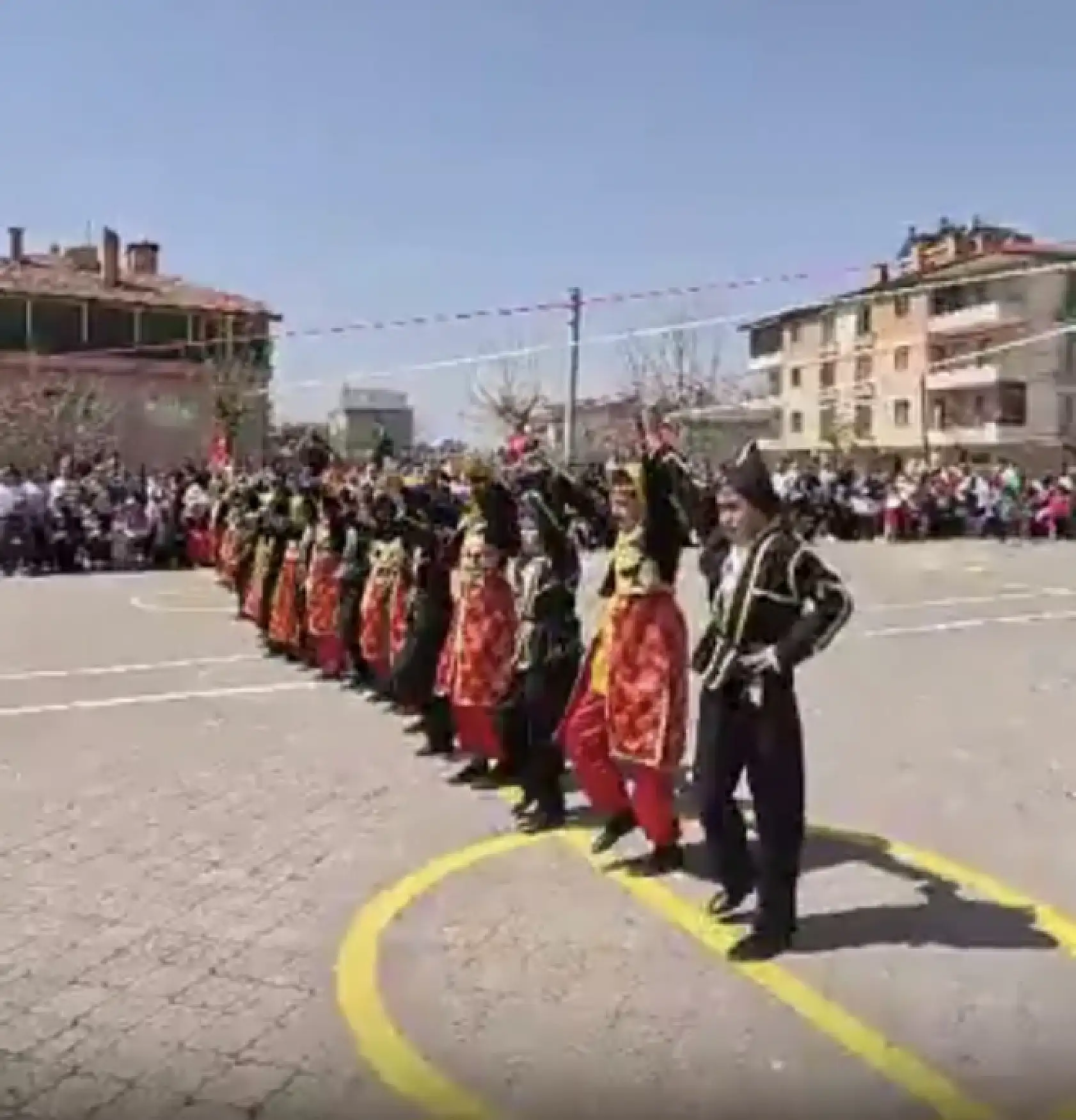 Minikler sahneye çıktı, Develi alkışlarla yankılandı!