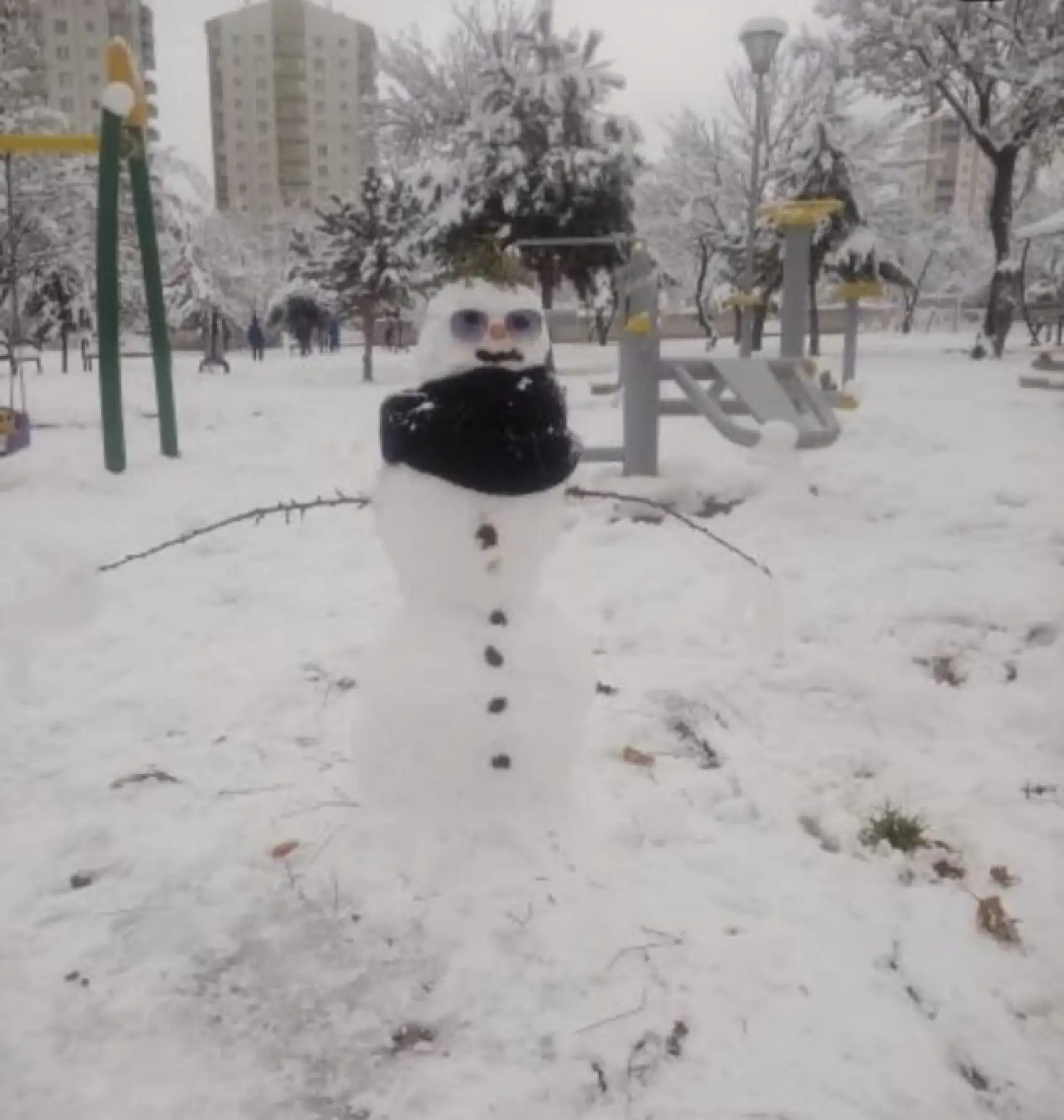 Kayserililerin objektifinden yaratıcılıklarını yansıtan kar manzaraları!