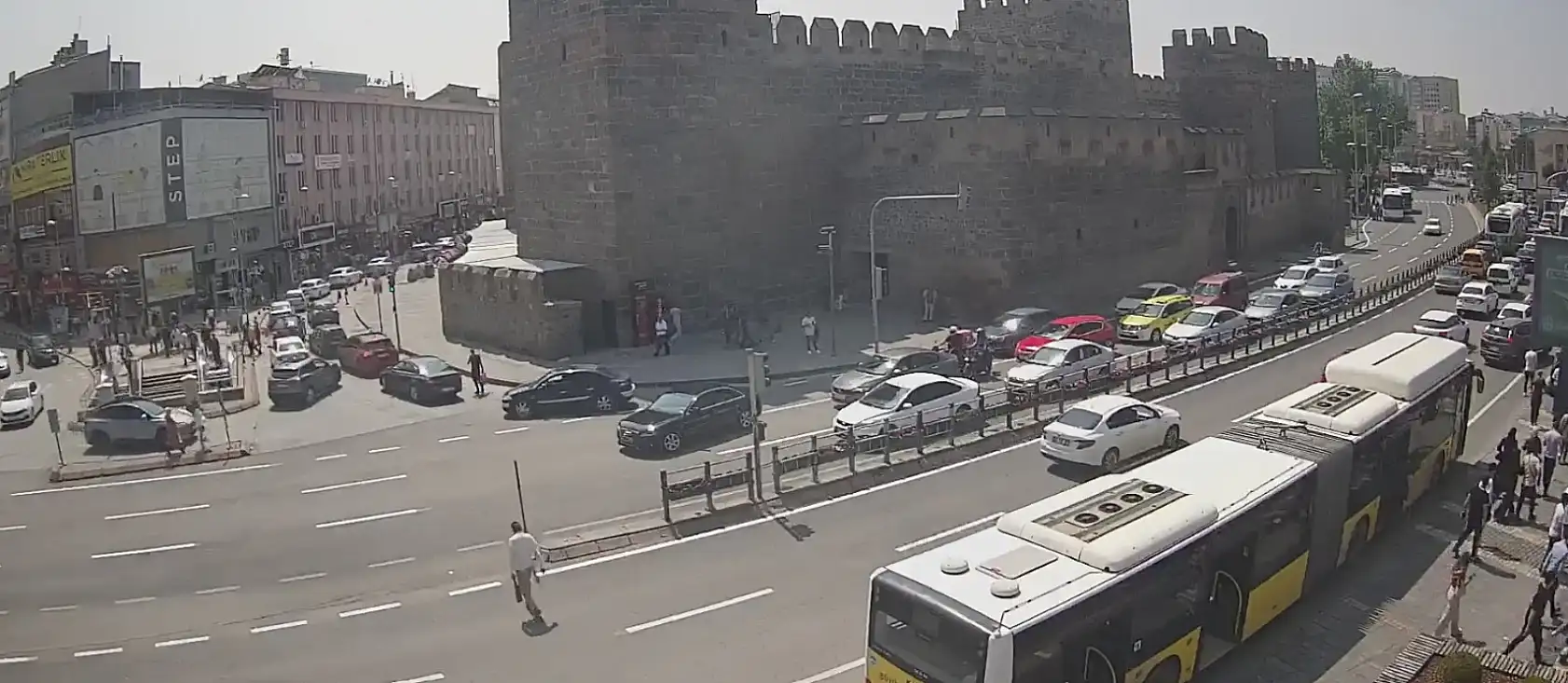 Kayseri tıklım tıklım… İşte bayram öncesi şehrin nabzını gösteren kareler!