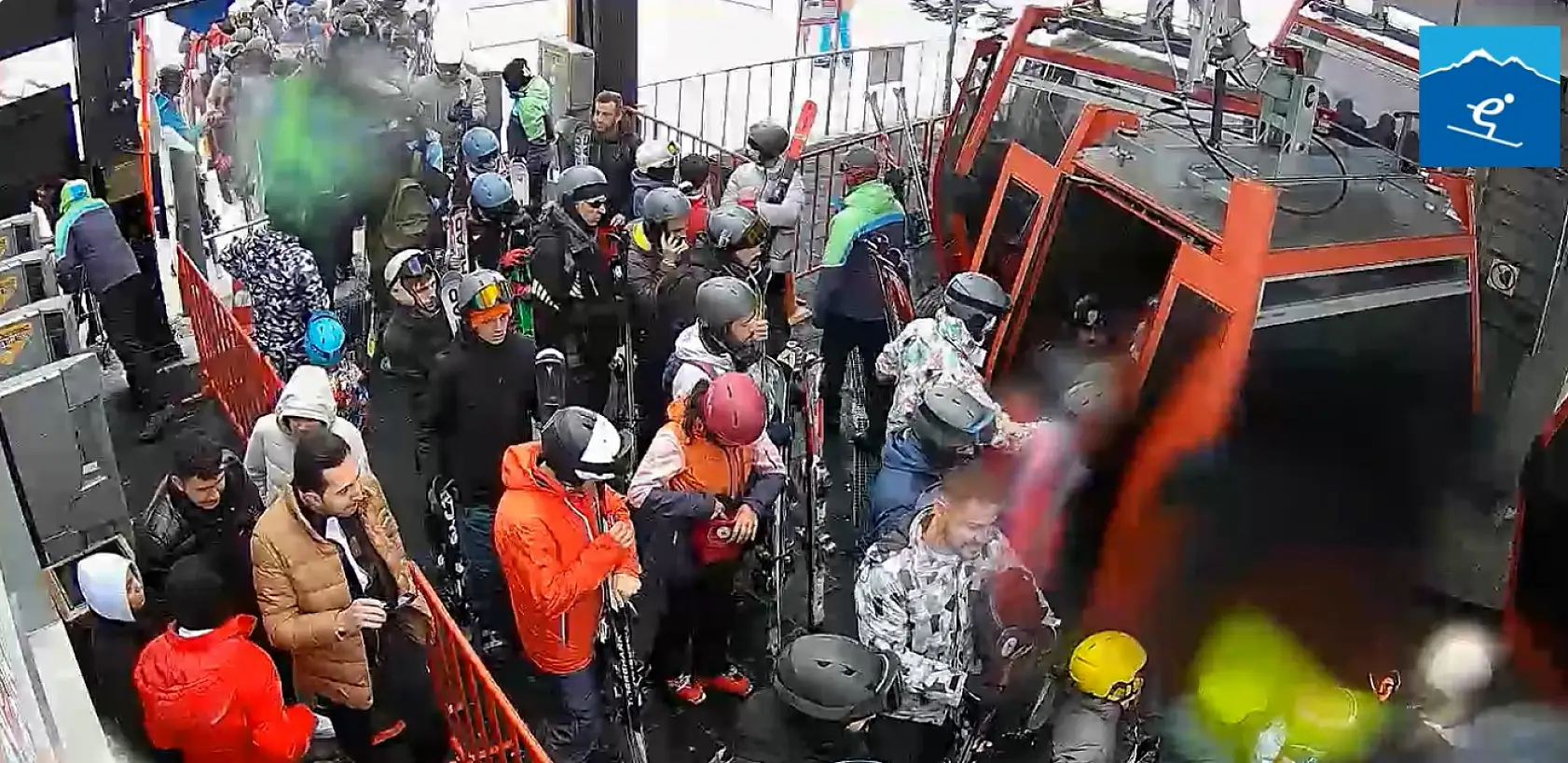 Erciyes'te iğne atsan yere düşmez, onbinlerce kişi akın etti!