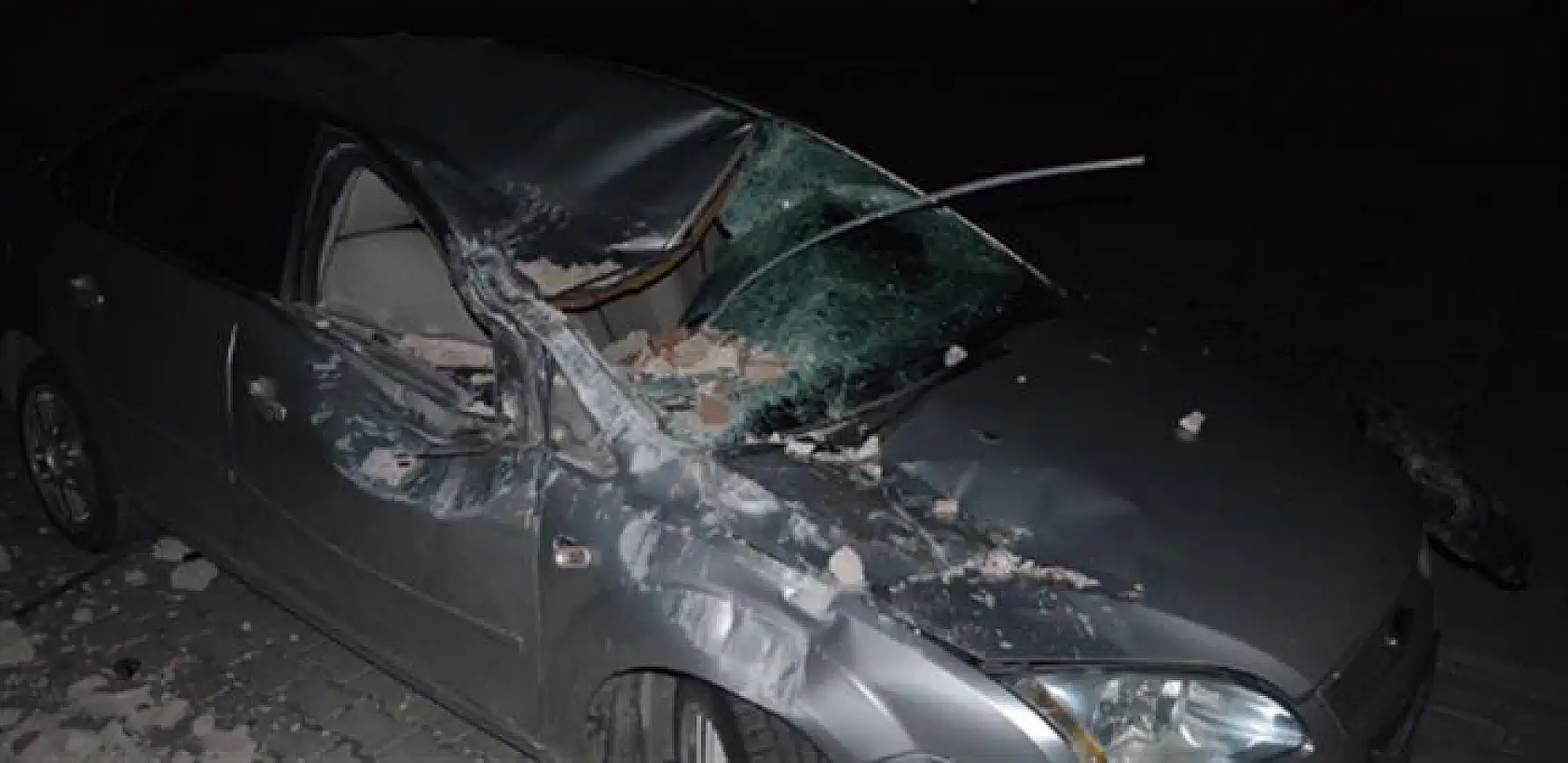 Kayseri'de şiddetli rüzgar taş üstünde taş bırakmadı