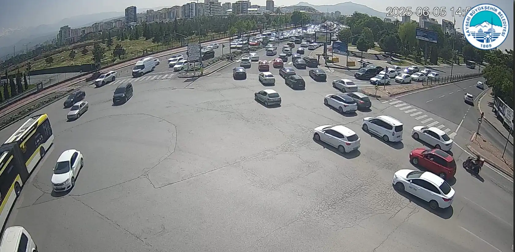 Kayseri tıklım tıklım… İşte bayram öncesi şehrin nabzını gösteren kareler!