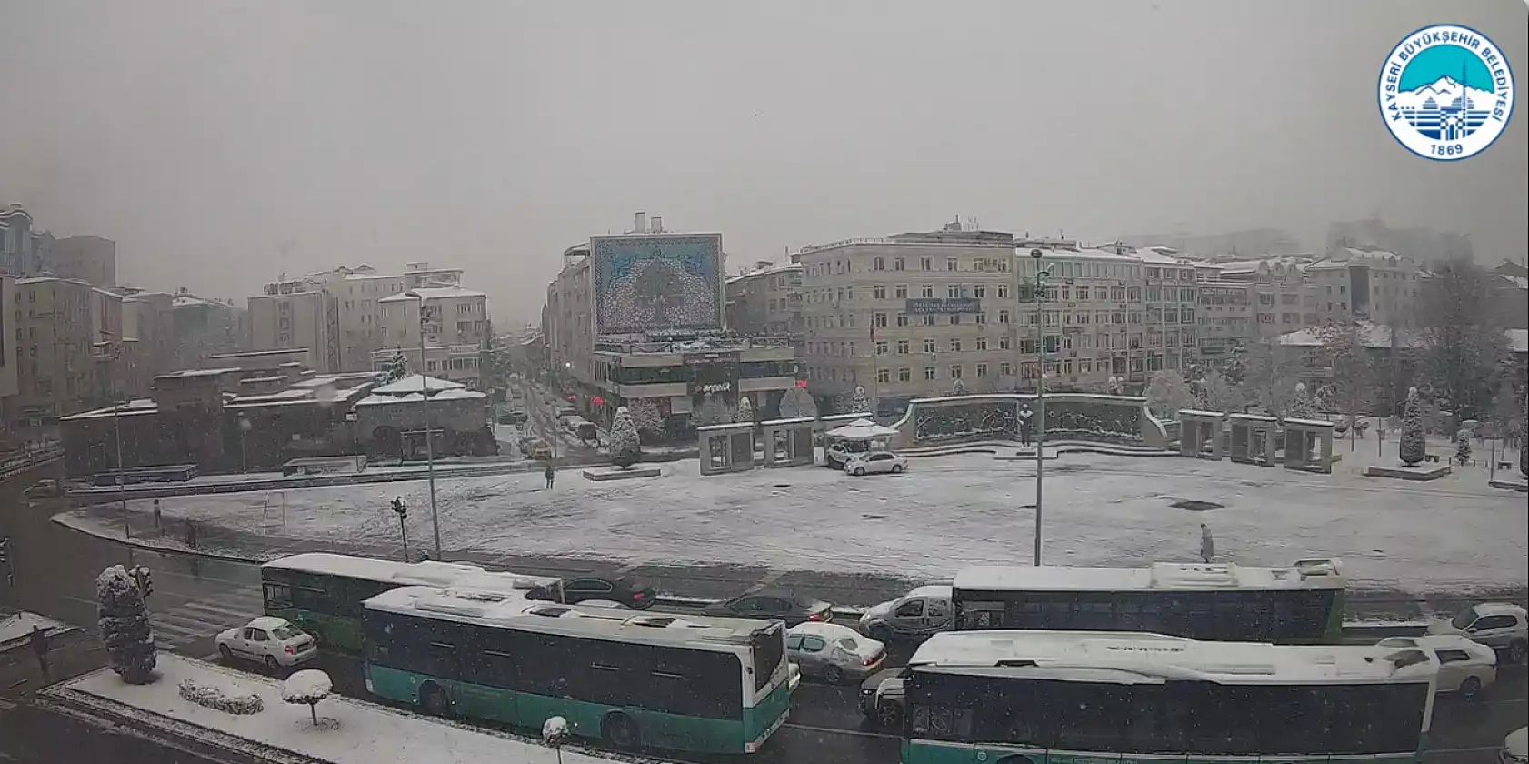 Kayseri'de kar yağışı yüzünü bir kez daha gösterdi: Talas, Hacılar, Melikgazi, Kocasinan işte kameralara yansıyanlar….