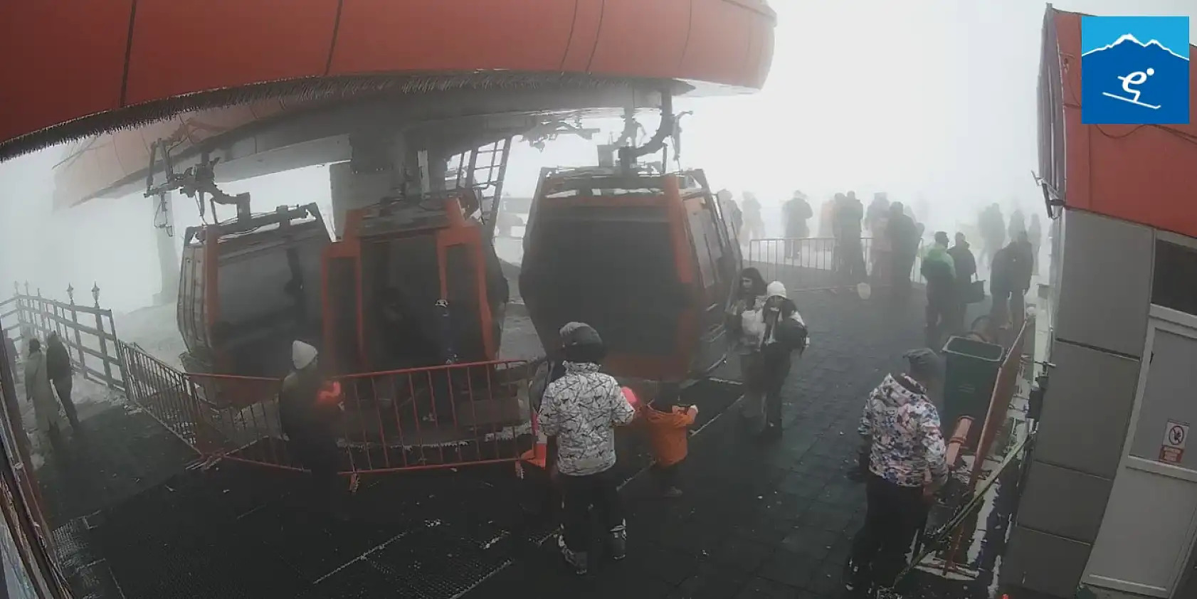 Erciyes'te iğne atsan yere düşmez, onbinlerce kişi akın etti!