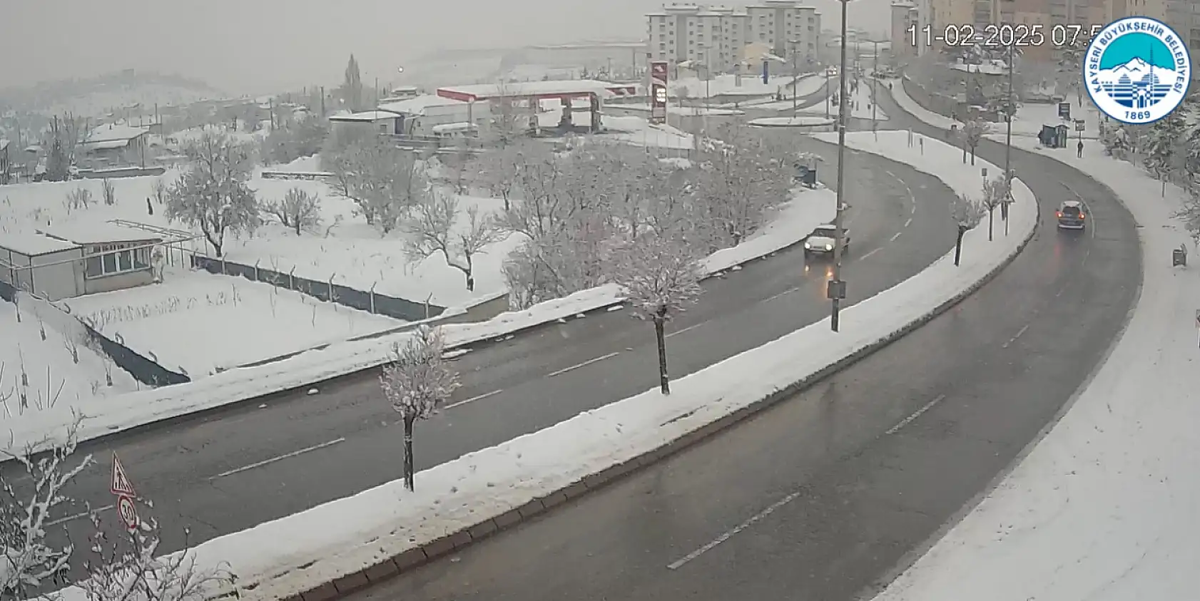 Kayseri'de kar yağışı yüzünü bir kez daha gösterdi: Talas, Hacılar, Melikgazi, Kocasinan işte kameralara yansıyanlar….