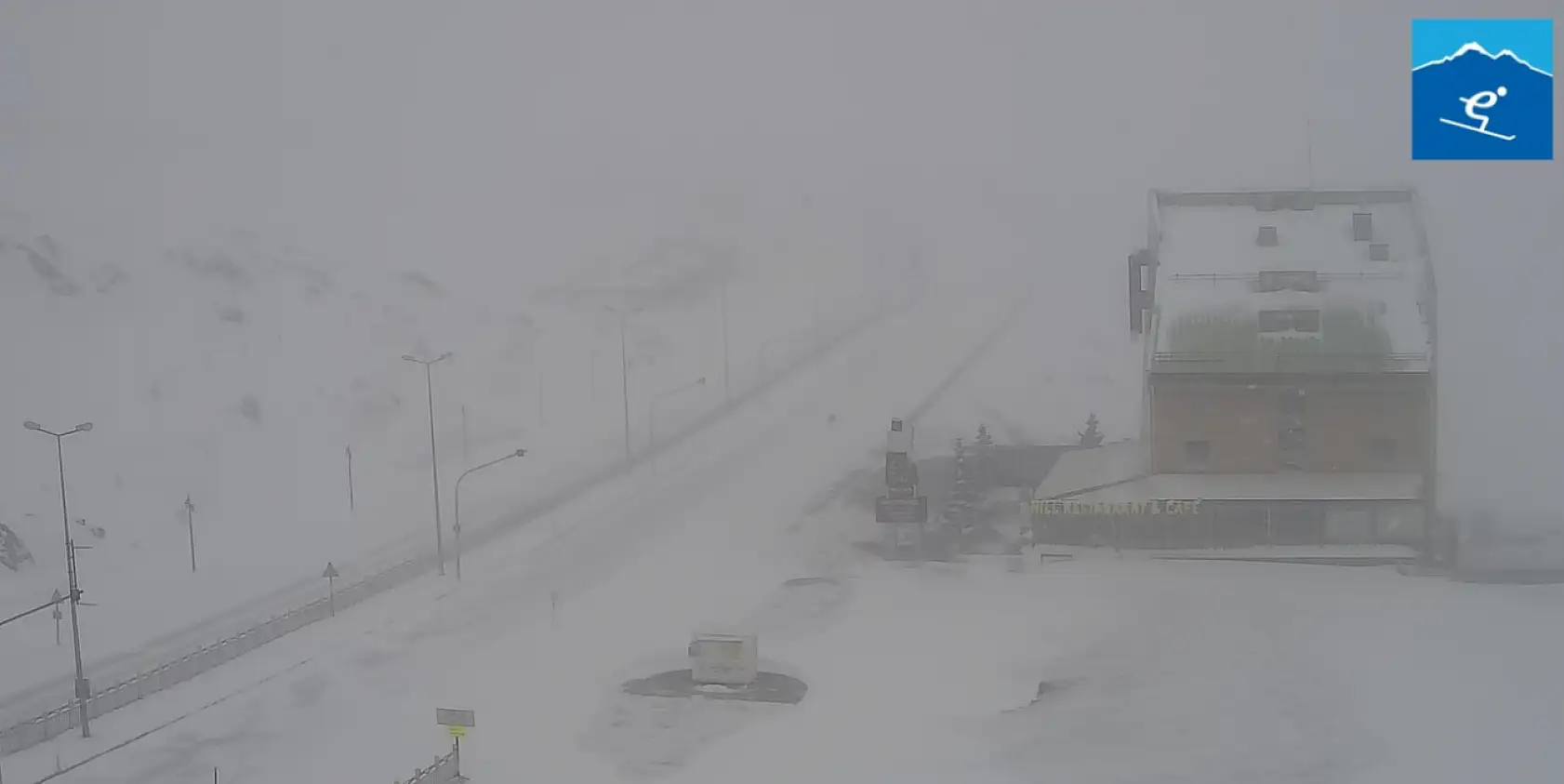 Kayseri yeniden beyaz örtüye büründü: İşte şehir kameralarına yansıyan görüntüler!