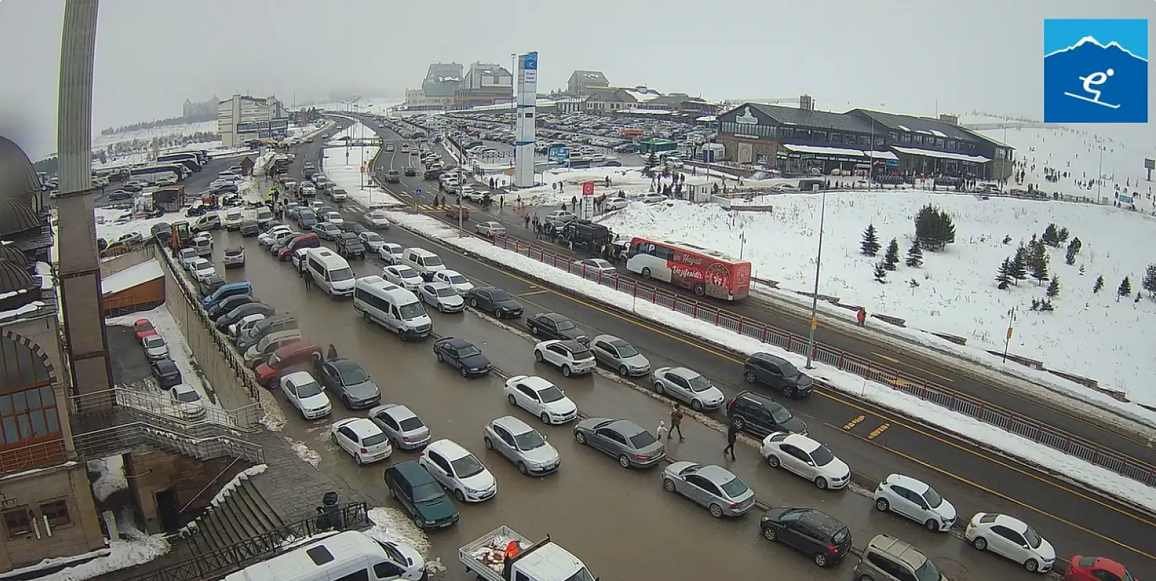 Erciyes'te iğne atsan yere düşmez, onbinlerce kişi akın etti!