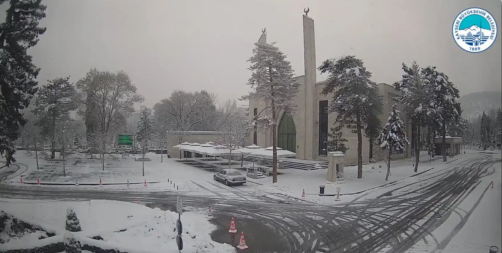 Kayseri'de kar yağışı yüzünü bir kez daha gösterdi: Talas, Hacılar, Melikgazi, Kocasinan işte kameralara yansıyanlar….