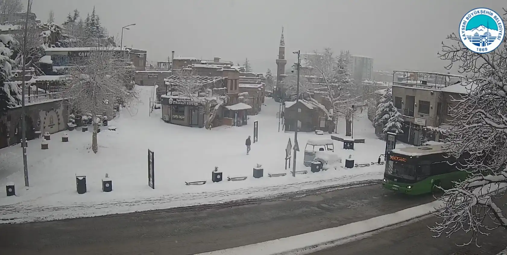 Kayseri'de kar yağışı yüzünü bir kez daha gösterdi: Talas, Hacılar, Melikgazi, Kocasinan işte kameralara yansıyanlar….