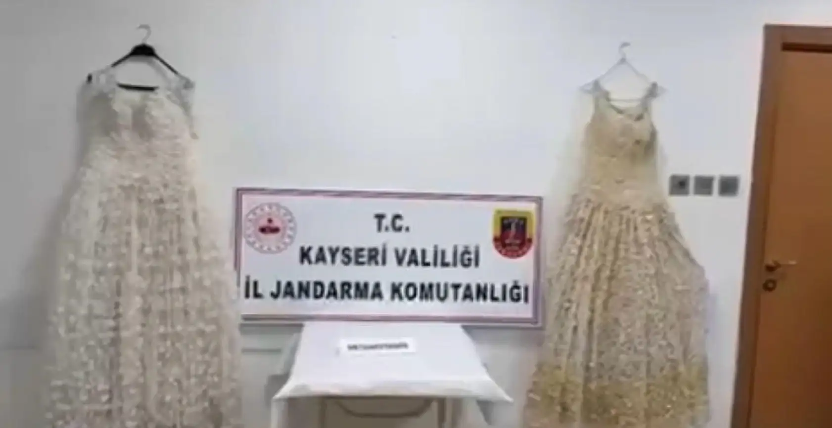 Gelinlik üzerine boncuk boncuk zehir! Jandarmadan unutulmaz operasyon