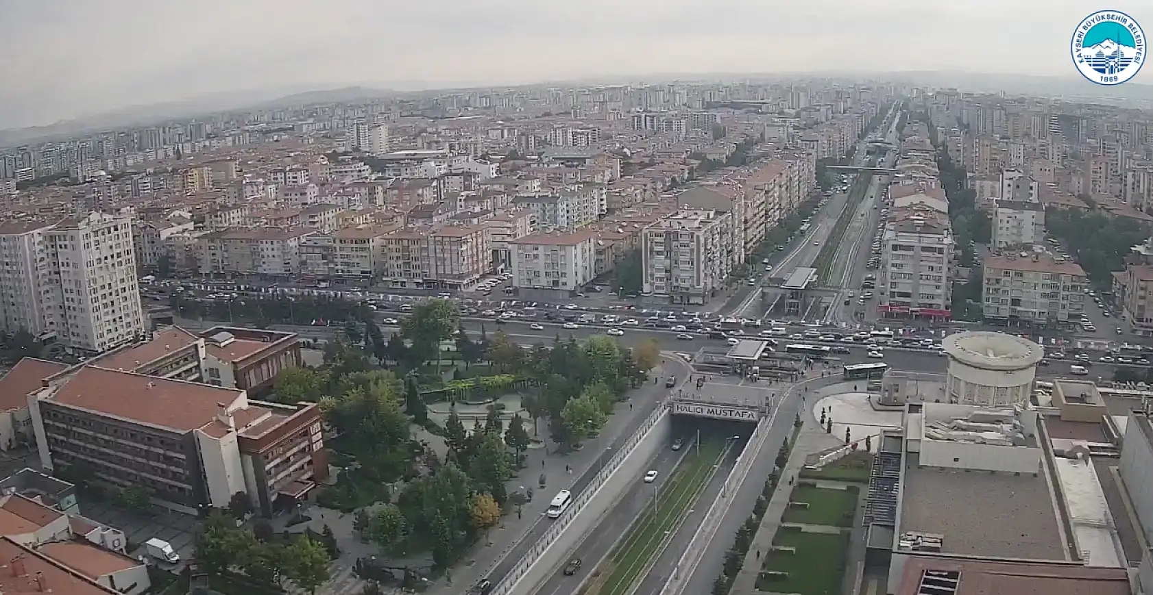 Kayseri'de ilk gün telaşı: Trafik yoğunluğu arttı, toplu taşımada adım atacak yer kalmadı!
