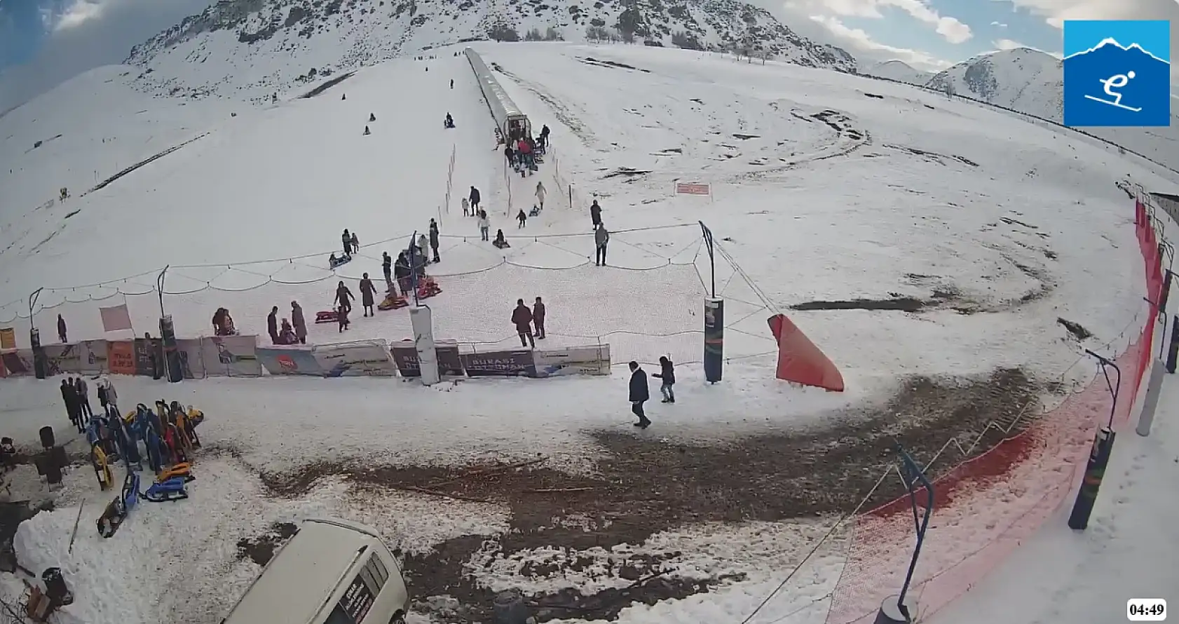 Erciyes'te iğne atsan yere düşmez, onbinlerce kişi akın etti!