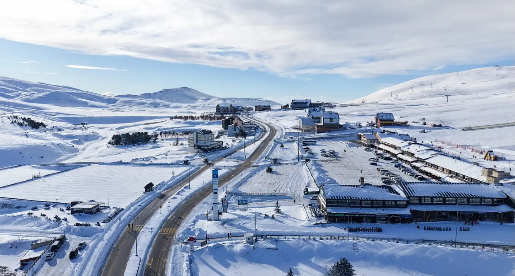 Erciyes dağı beyaza büründü: Zirvede kış masalı