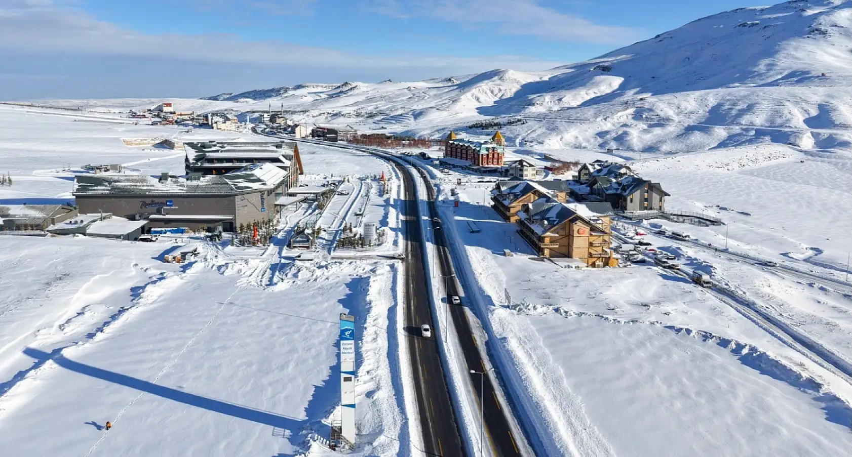 Erciyes dağı beyaza büründü: Zirvede kış masalı