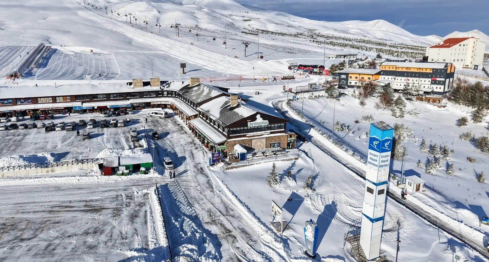 Erciyes dağı beyaza büründü: Zirvede kış masalı