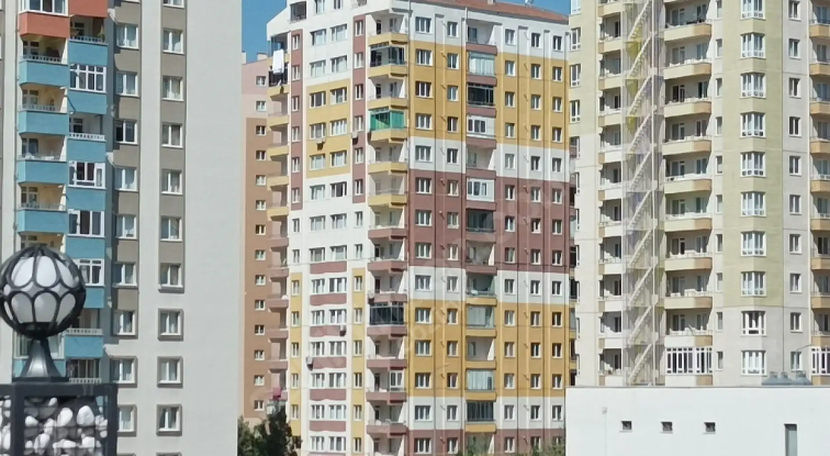 Konut alacak vatandaş kara kara kredi faiz oranlarını düşünüyor! Konut kredisi faiz oranları ne kadar oldu? Vatandaş ev sahibi olabilecek mi?