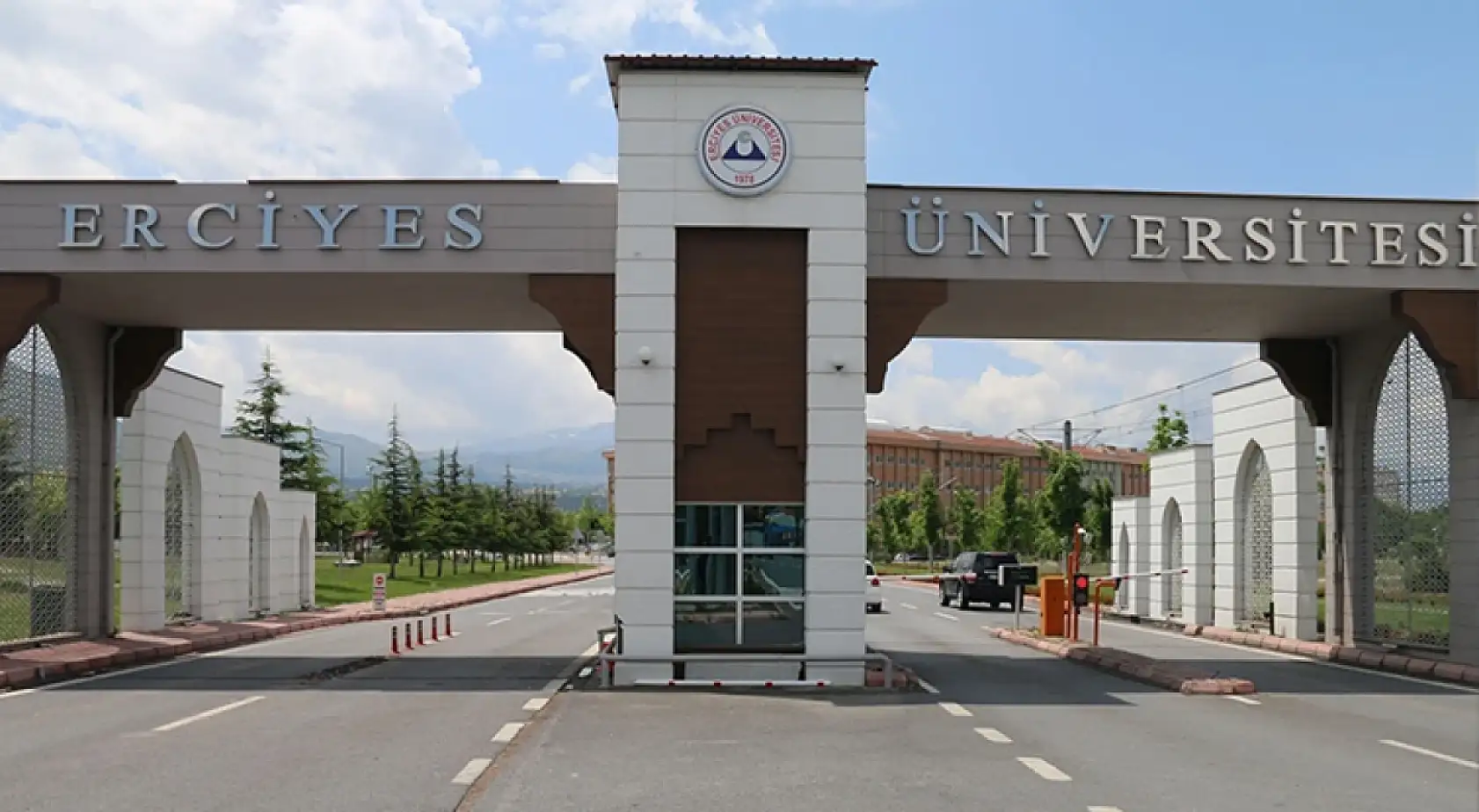 Erciyes Üniversitesi'nde büyük gurur - Rektöre tebrik yağıyor!