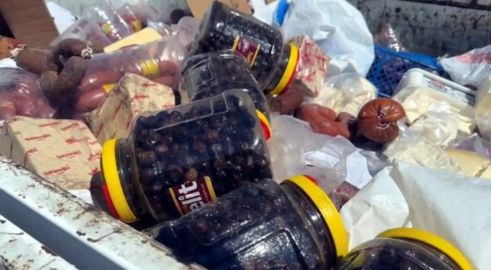 Resmen zehir satmışlar! Peynir, zeytin, sucuk… İş yeri mühürlendi!