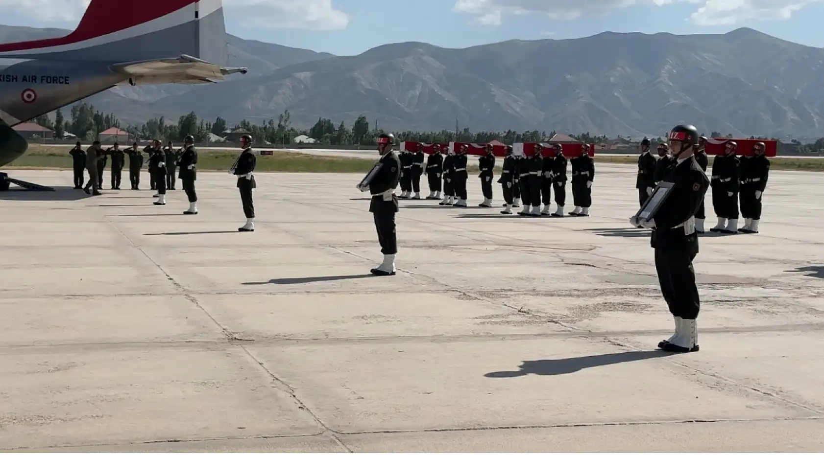 Şehitlerimiz memleketlerine uğurlandı..