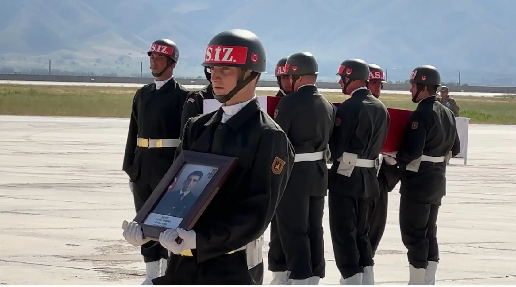 Şehitlerimiz memleketlerine uğurlandı..