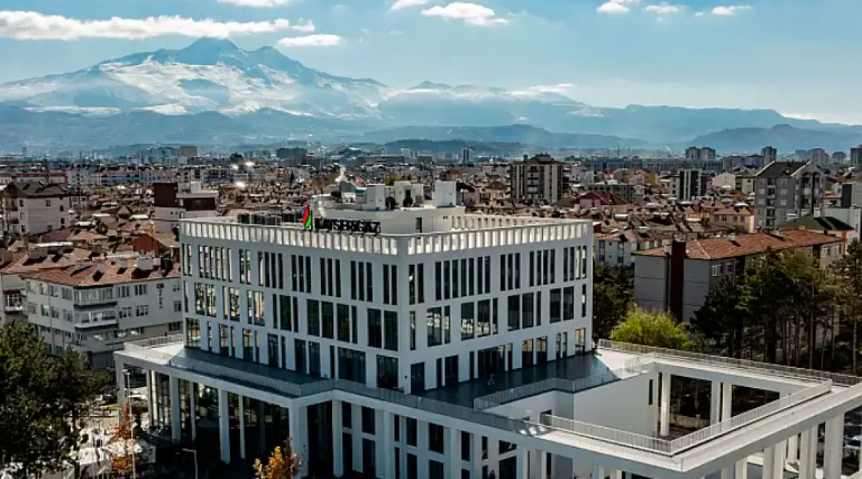 Kayseri'den kısa kısa haberler - Uçak Kayseri'ye zorunlu iniş yaptı, KayseriGaz'da 'Kayseri' sesi....