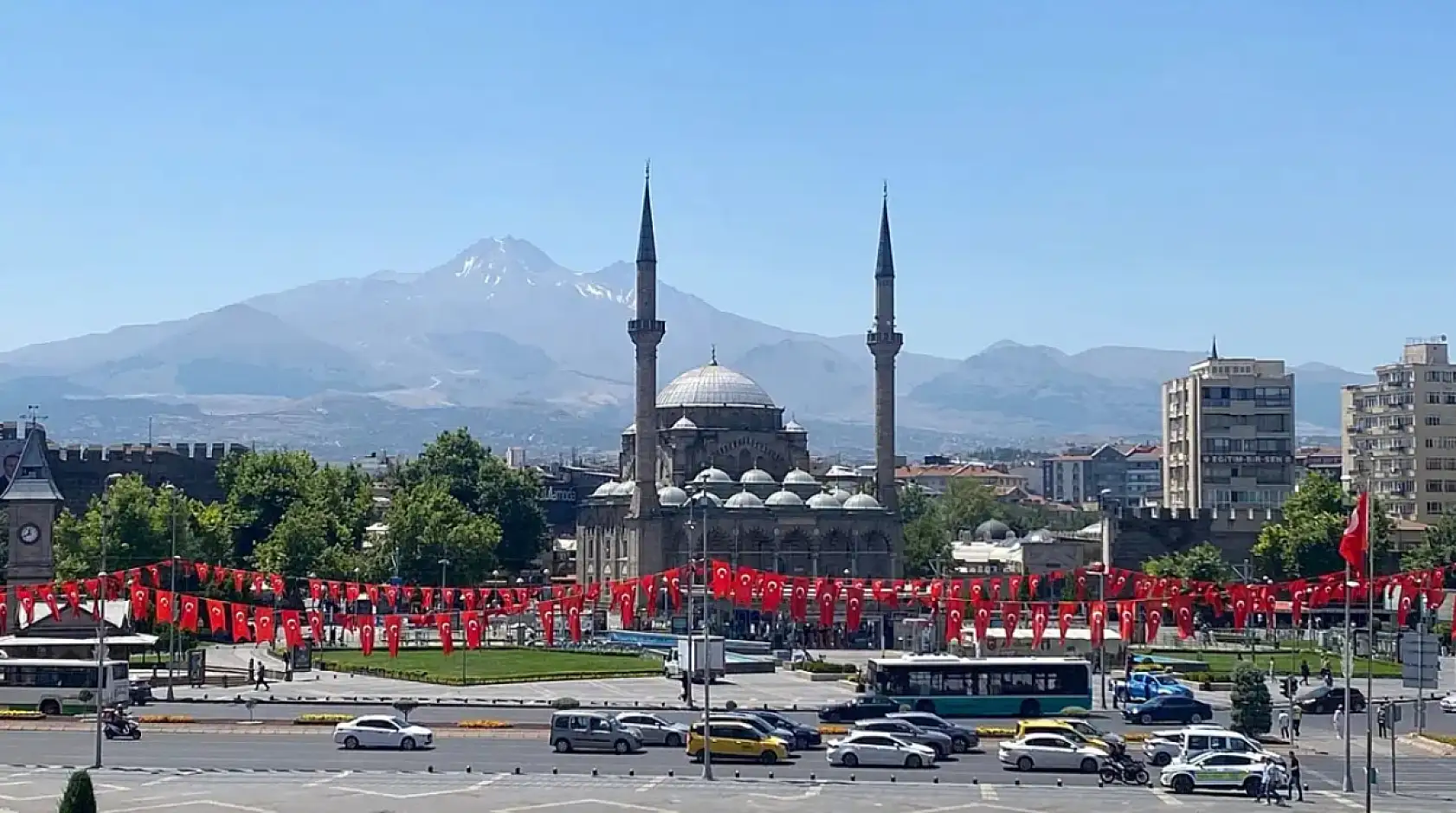 Kayseri yerel gazeteleri 25 Temmuz Cuma gününe hangi manşetlerle çıktı?