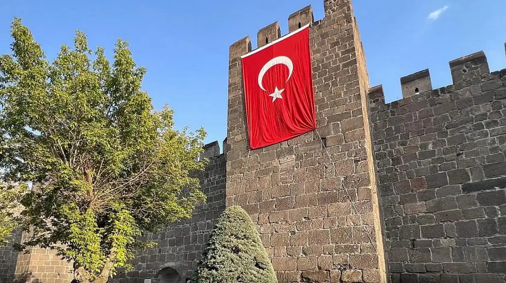 Kayseri kısa kısa: Türk Bayrağı, AK Parti, Develi, Cumhuriyet Meydanı...