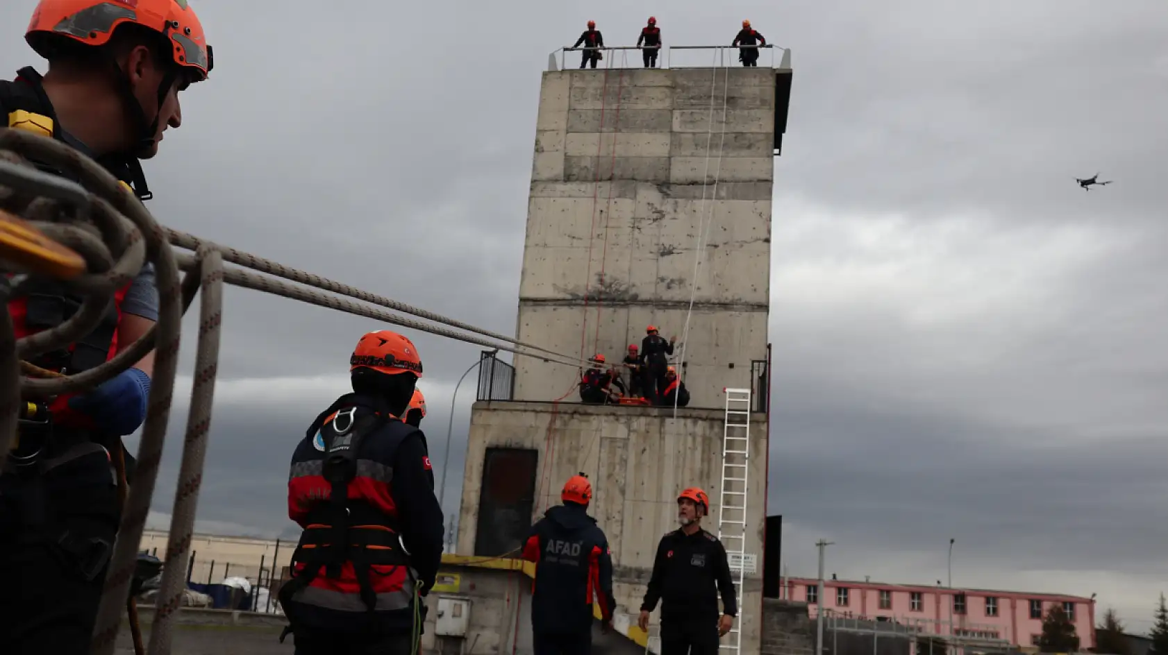 Kayseri'de gerçeğini aratmayan kurtarma eğitimi