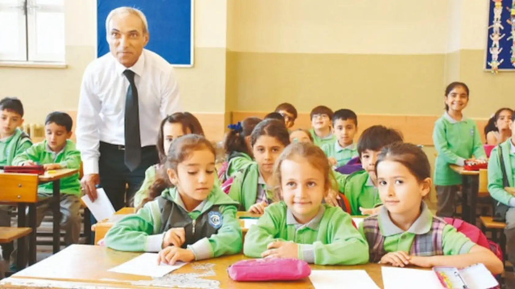 Kayseri'de okul üniforması krizi: Tekelleşme var!