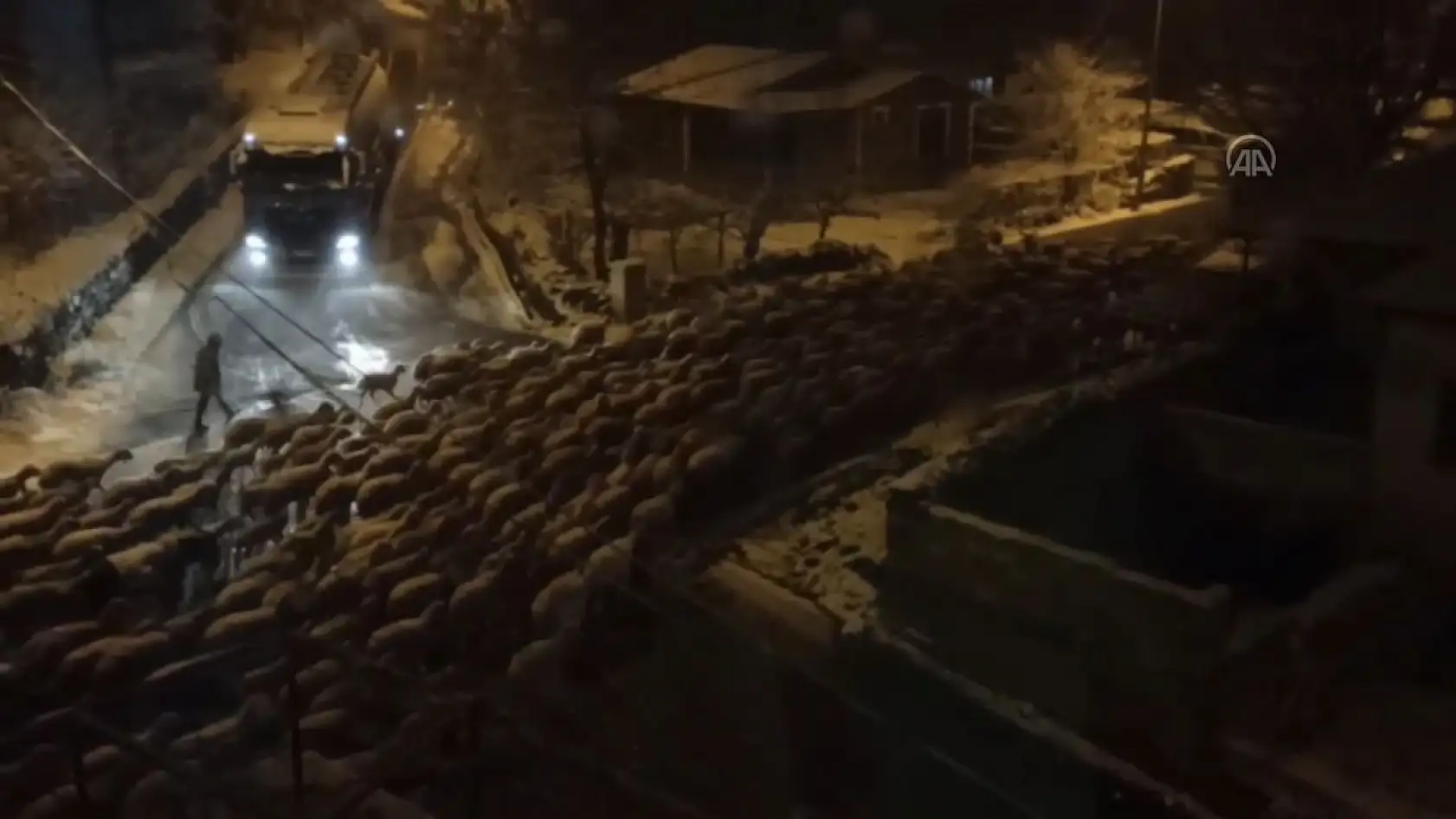 Yahyalı'da kar yağışı yaşamı olumsuz etkiliyor