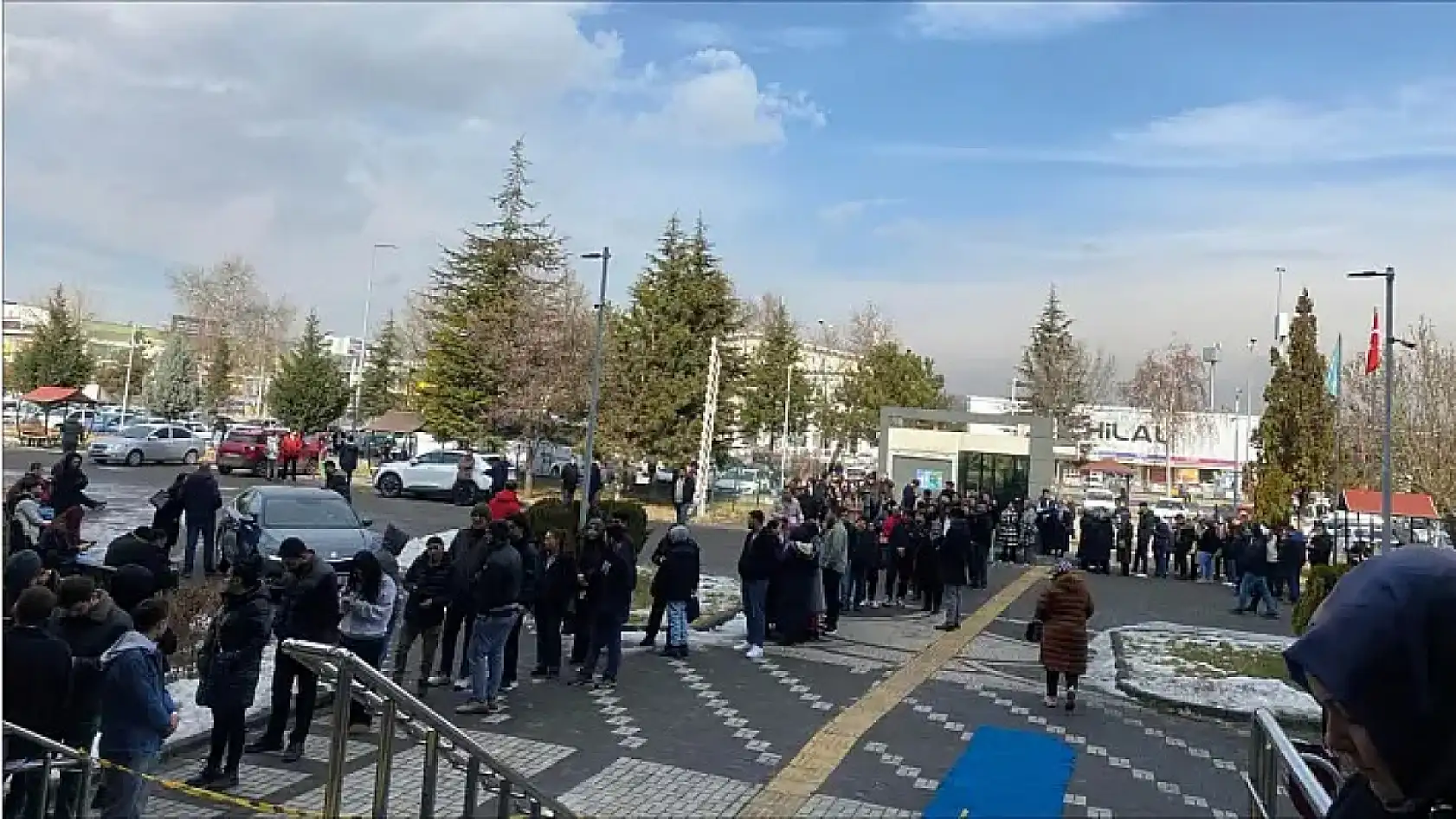 Kayseri'den Kısa Kısa: Siber Çete, Göç, TOKİ, İŞKUR, Pazar, Kayserispor…