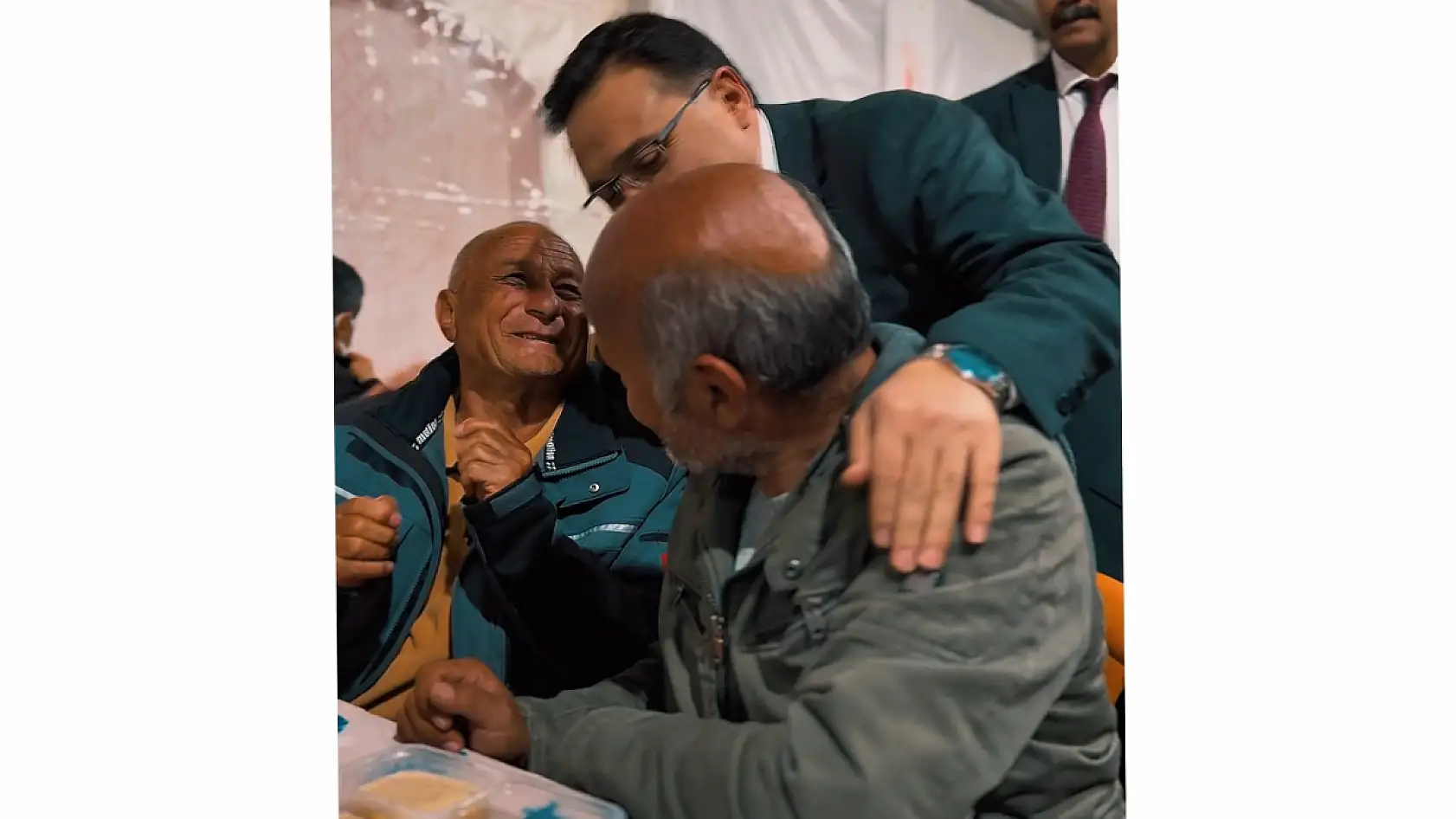 İftar çadırında vatandaşlarla buluşan Vali Çiçek kime söz verdi?