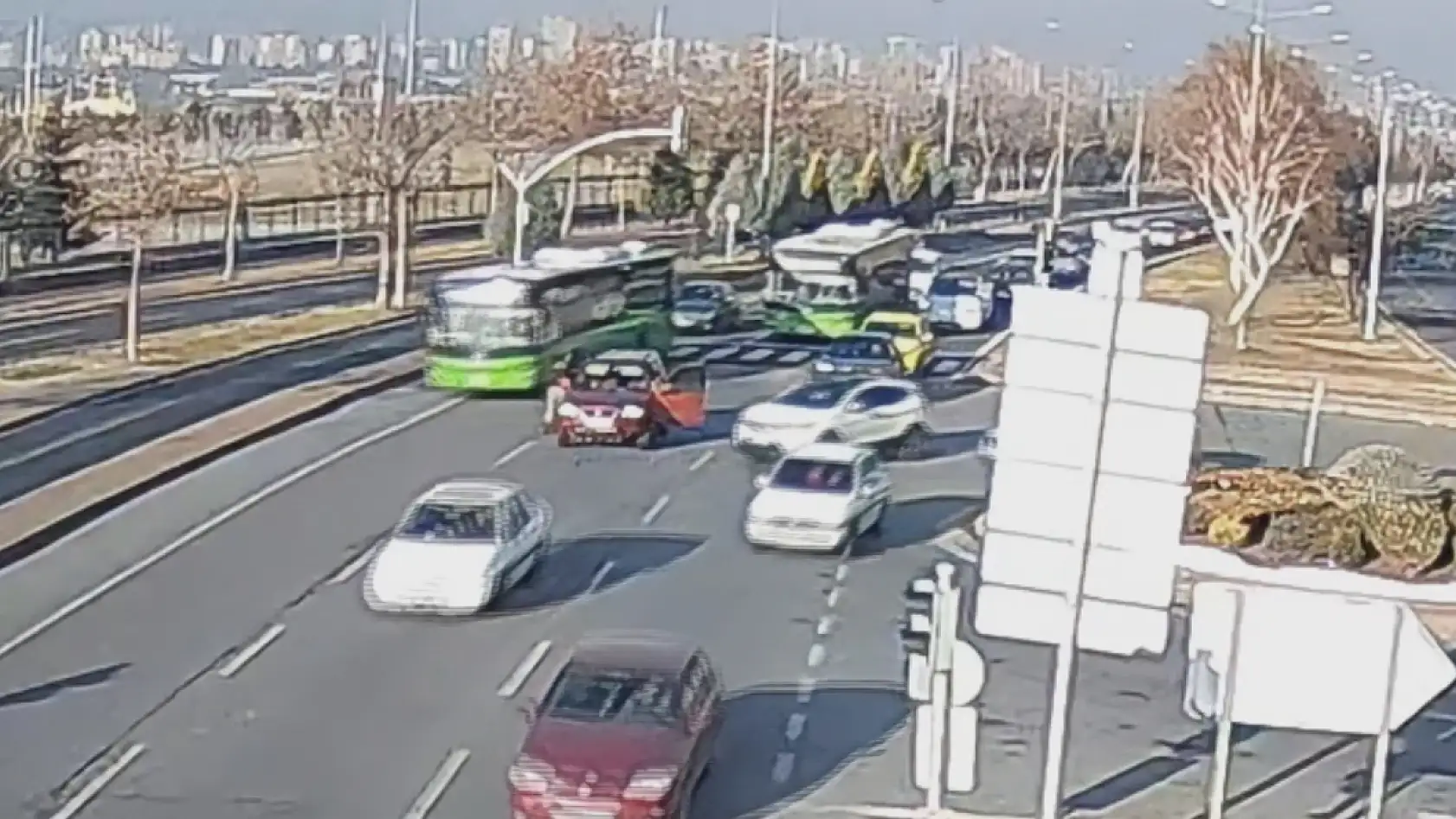 Büyükşehir'in personel eğitimi işe yaradı - Otobüs şoföründen hayat kurtaran müdahale!