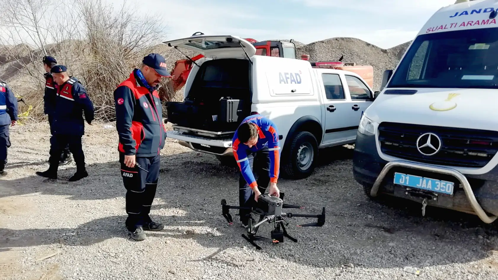 Kayseri'de çalışmalar başladı - Kızılırmak Nehri'ne düşen genç hala aranıyor!