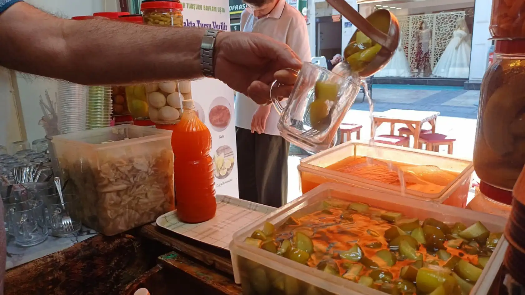 Kayseri'de kış hazırlığı: Tezgahlar 85 çeşit turşuyla doldu