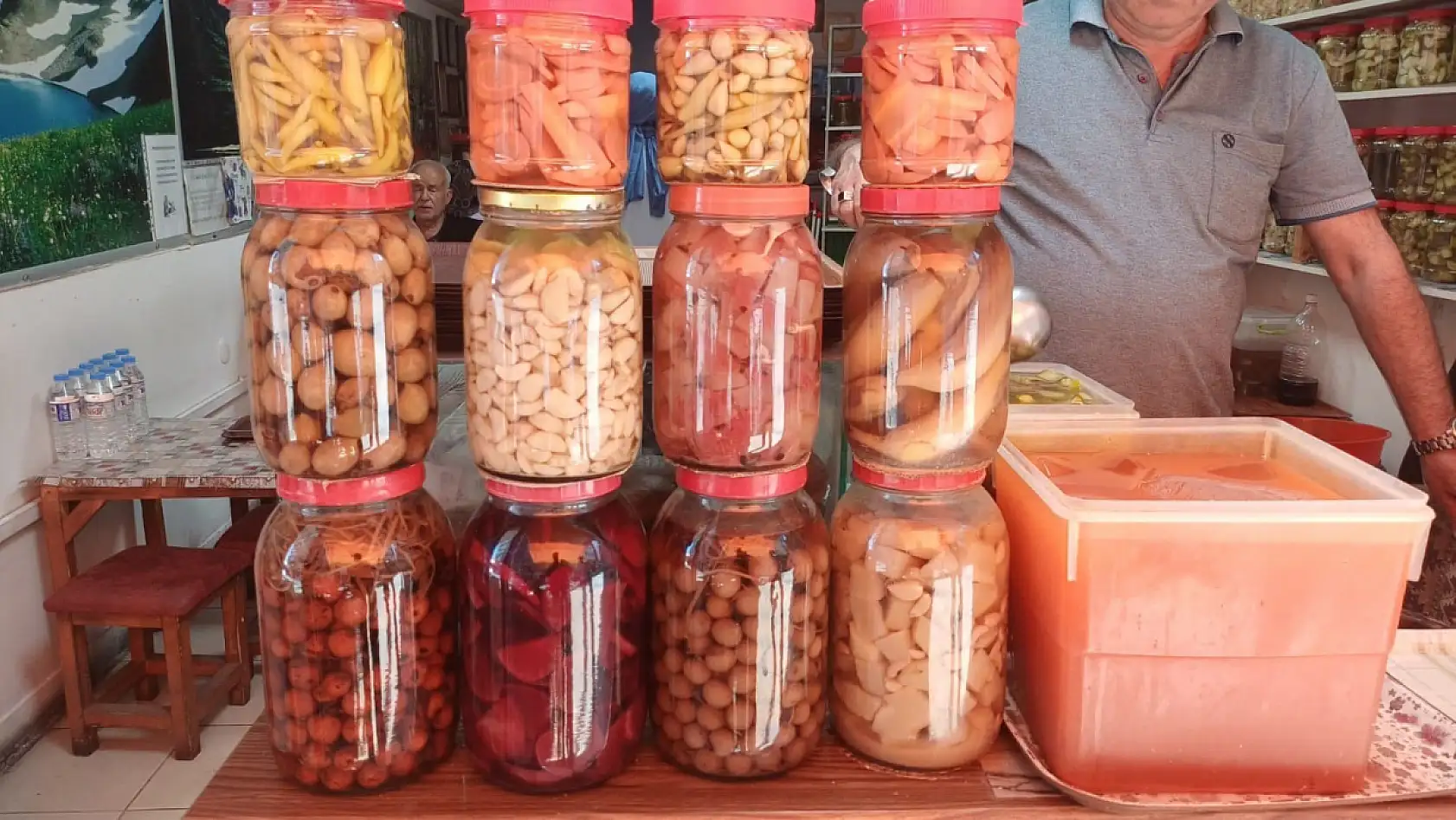 Kayseri'de kış hazırlığı: Tezgahlar 85 çeşit turşuyla doldu