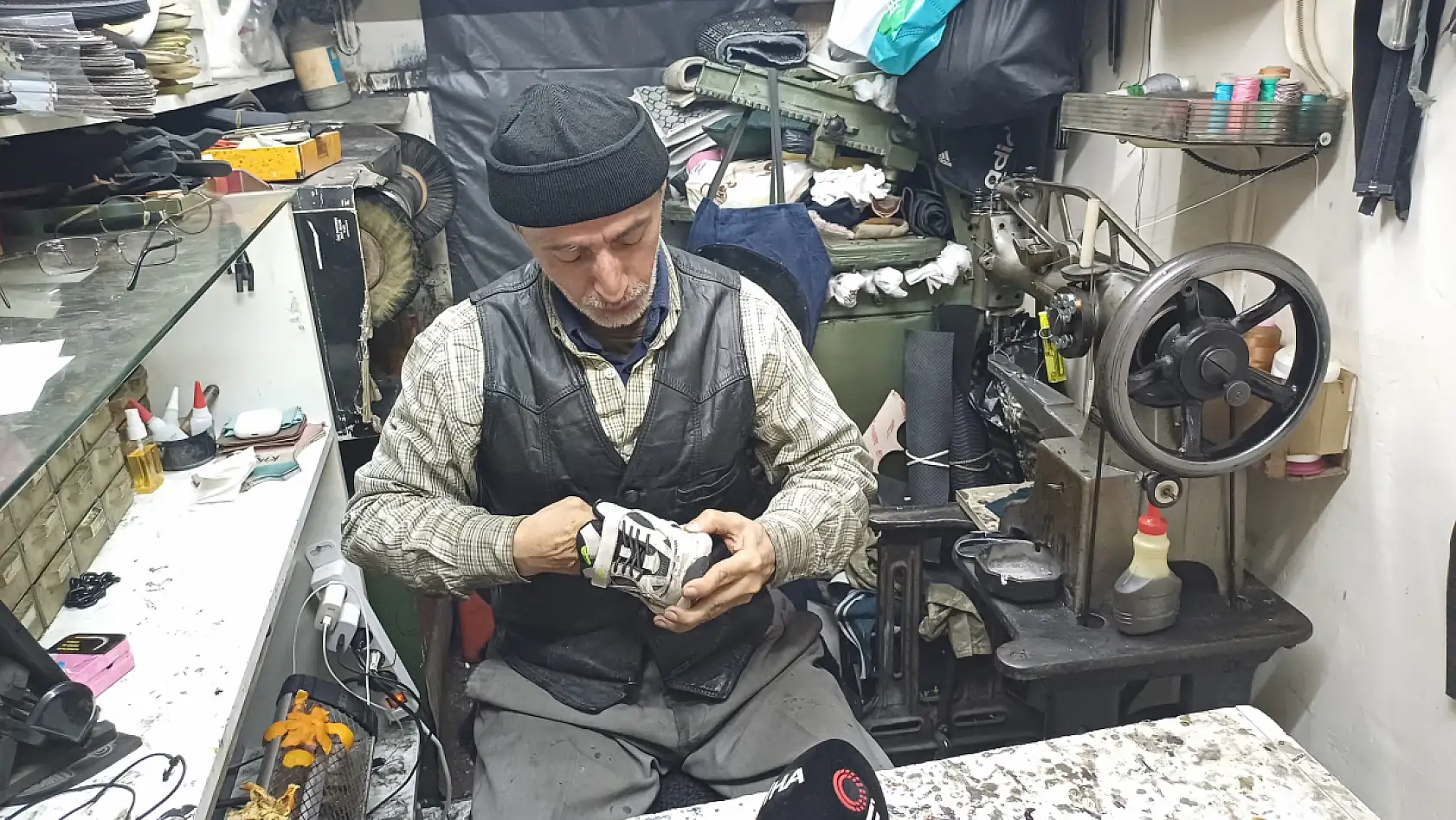 Kayseri'de usta tamirci, yoksulların yüzünü güldürüyor