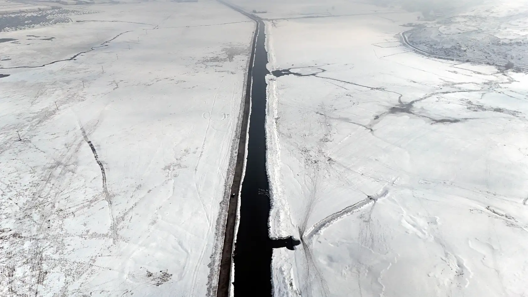 Kayseri'de bu yer yazın safari - Kışın buz pisti: İşte o görüntüler!