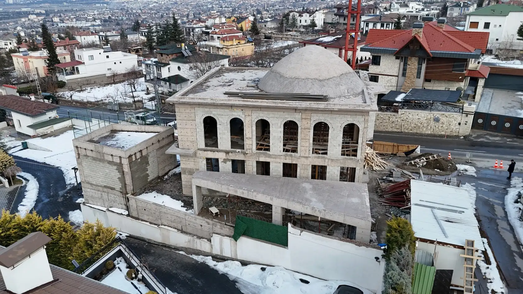 Becen'deki eski Aynalı Cami yeniden inşa ediliyor