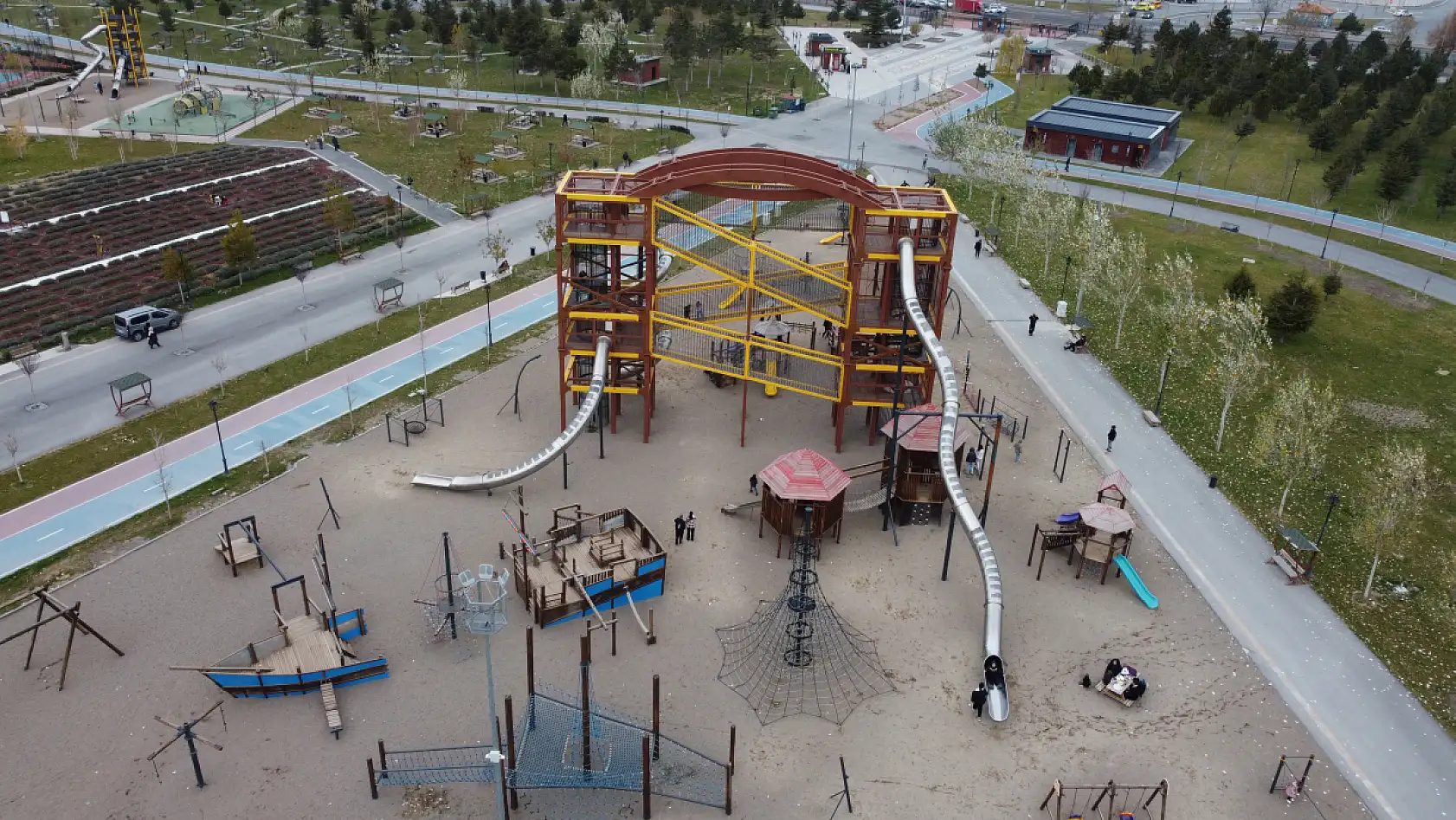 Kayseri'de kış günlerinde millet bahçesine yoğun ilgi