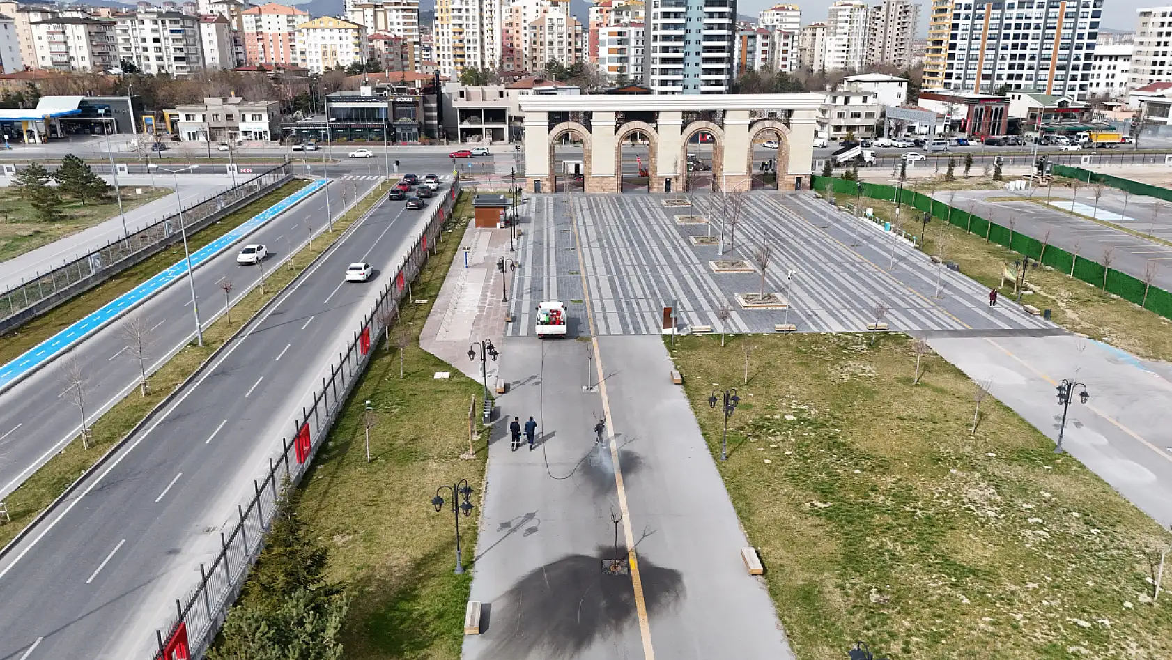 Kayseri'de yeşil alanlar için kapsamlı ilaçlama başladı