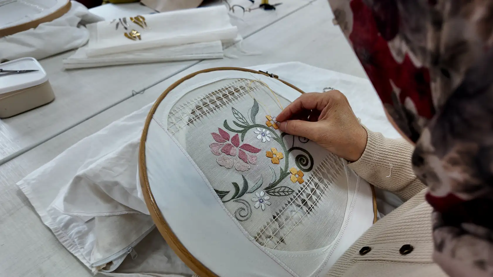Kayseri'de unutulan sanat yeniden moda oldu! Hem öğreniyorlar hem para kazanıyorlar