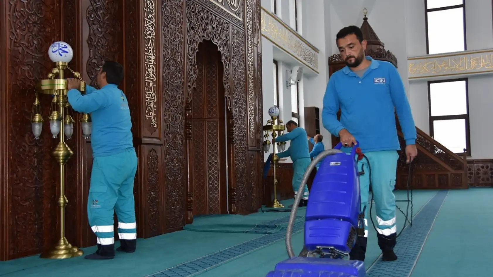 Belediyeden şaşırtan hizmet: Kocasinan'da camiler mis gibi kokuyor