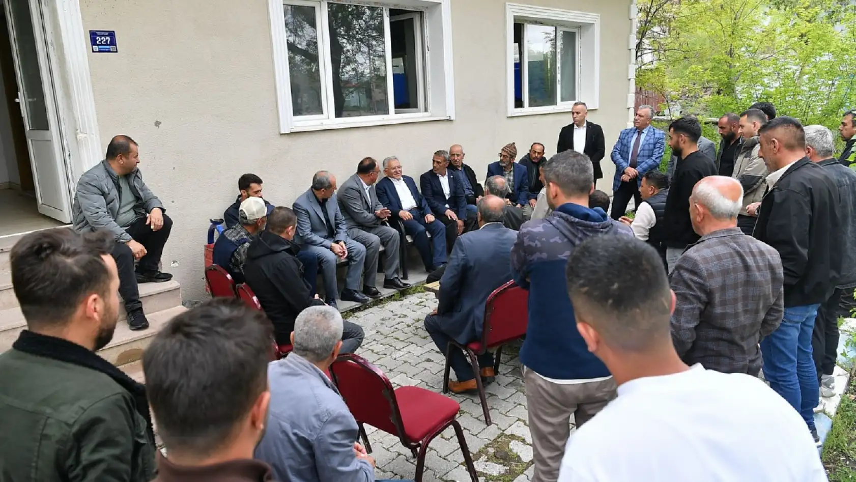 Büyükkılıç, baba ocağı Develi'de vatandaşla bayramlaştı