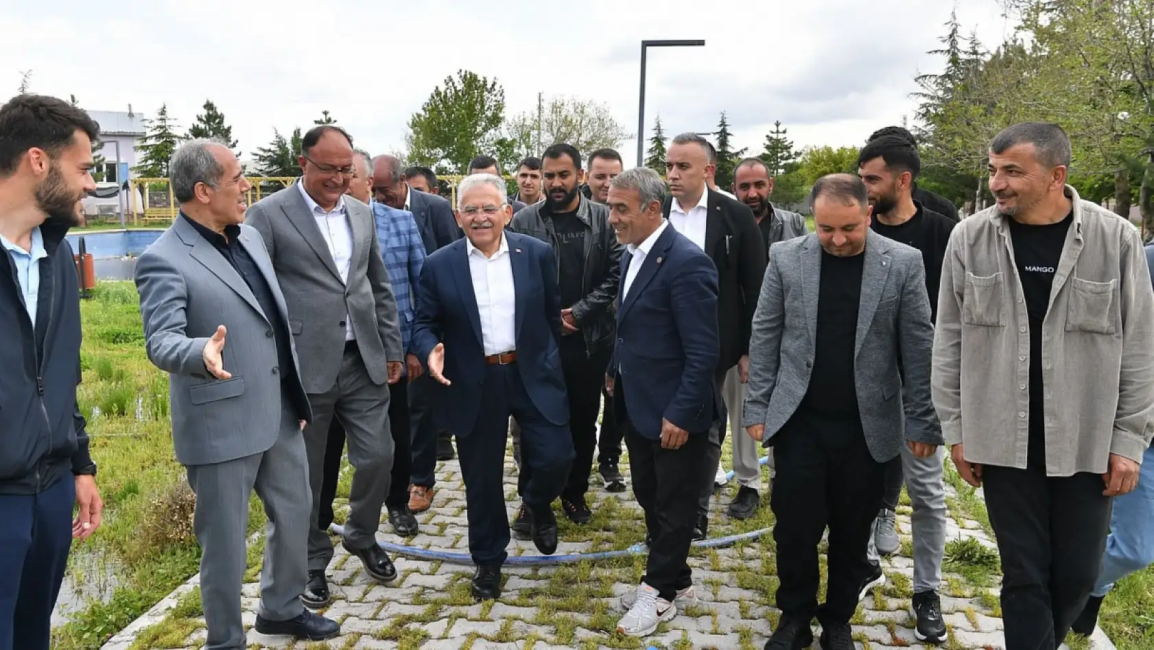 Büyükkılıç, baba ocağı Develi'de vatandaşla bayramlaştı