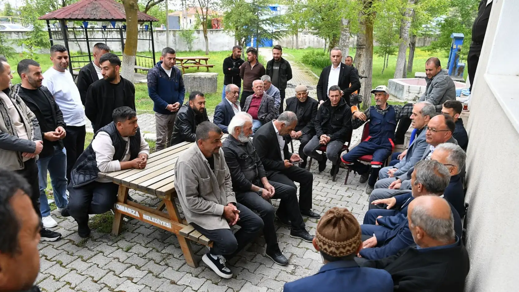Büyükkılıç, baba ocağı Develi'de vatandaşla bayramlaştı