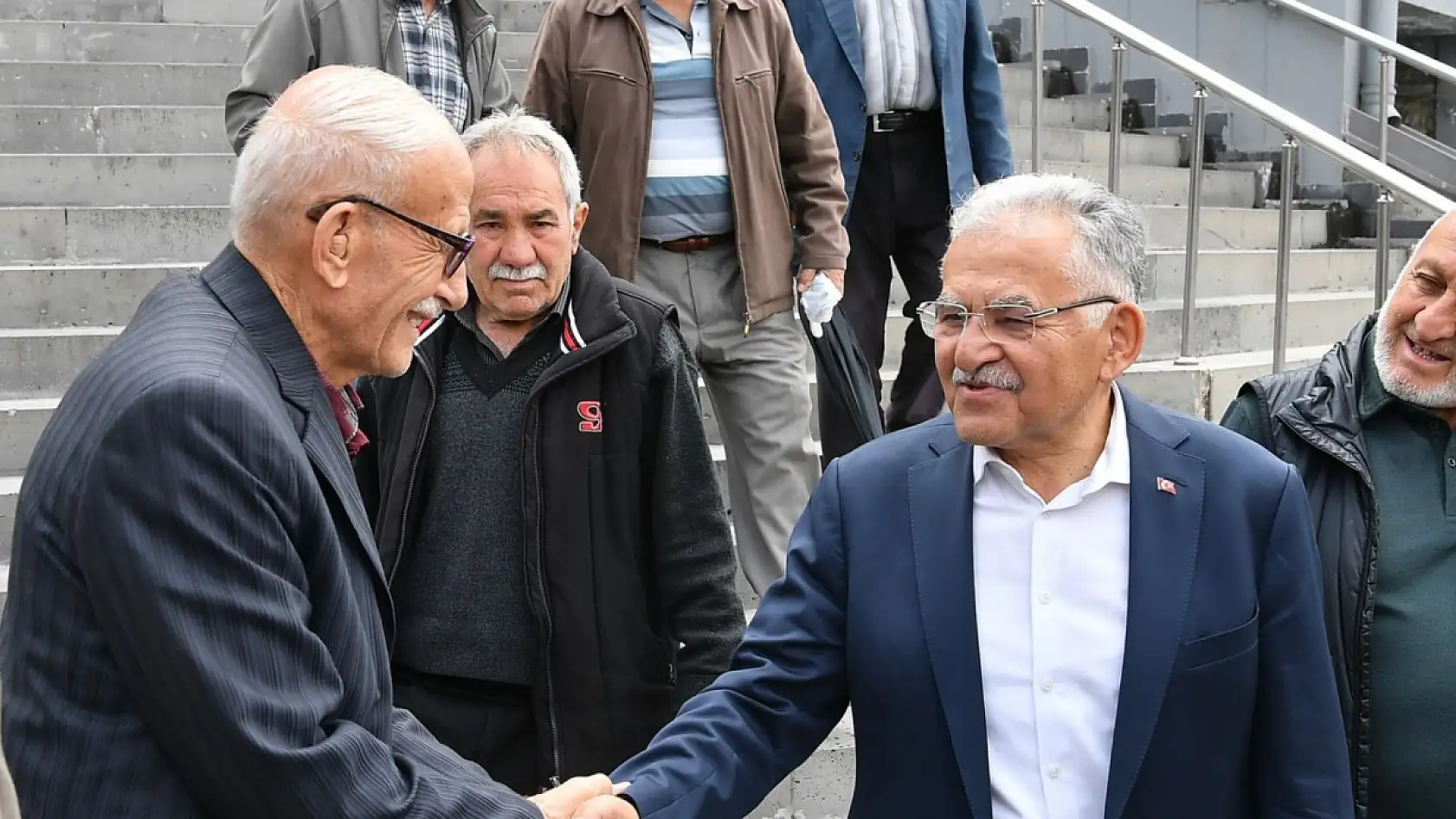 Büyükkılıç, baba ocağı Develi'de vatandaşla bayramlaştı