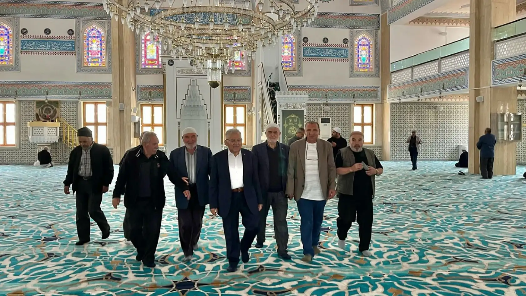 Büyükkılıç, baba ocağı Develi'de vatandaşla bayramlaştı